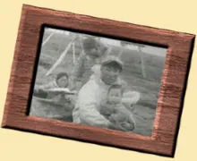 A picture of an old family in a wooden frame.